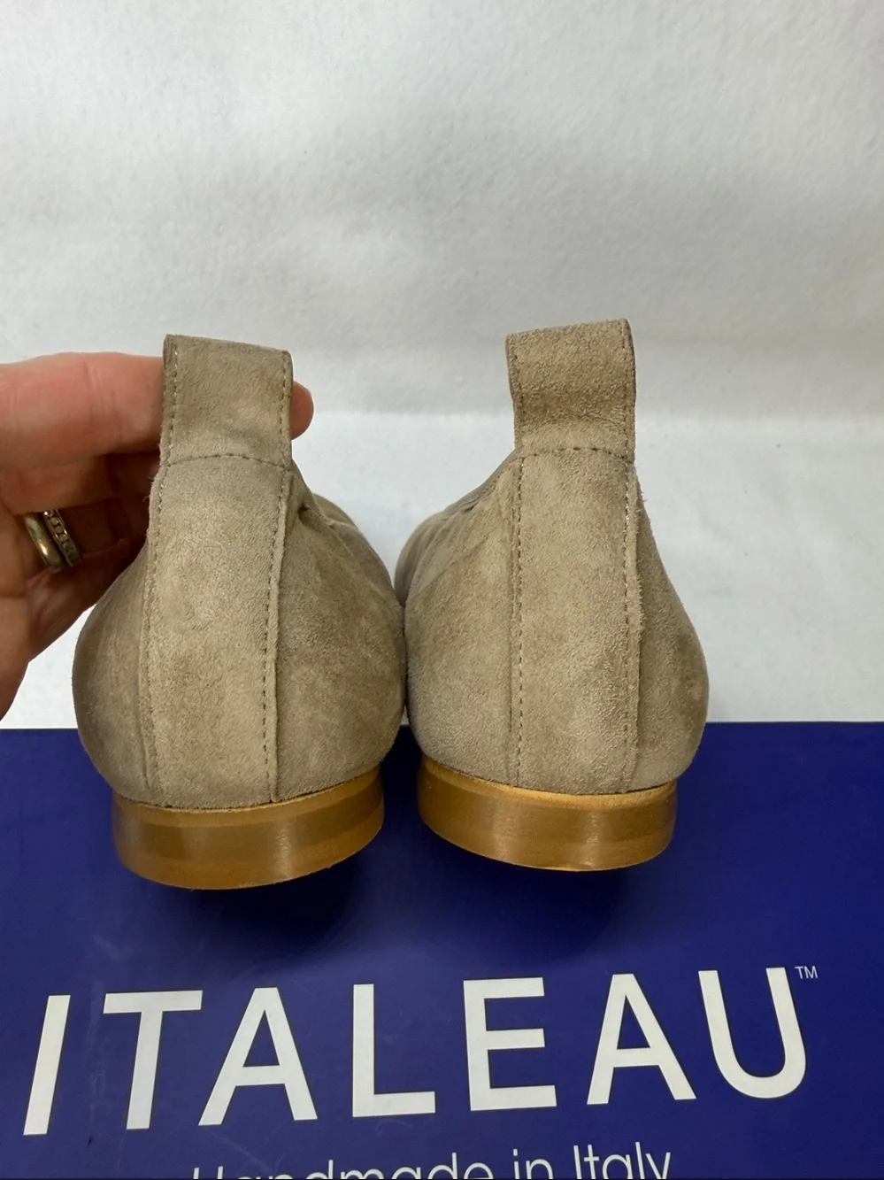 Size 8/38 Italeau Valleria Flexcam Taupe Suede Ballet Flats